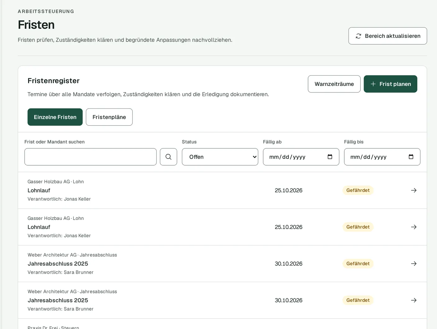 Fristenregister in Mandatly: Liste von Fristen mit Mandat, verantwortlicher Person, Fälligkeitsdatum und Status wie Gefährdet.